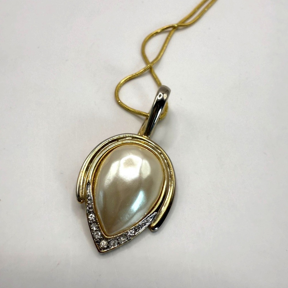 Vintage Gold Tone Faux Pearl Teardrop Pendant Necklace –‎ Statement Jewelry